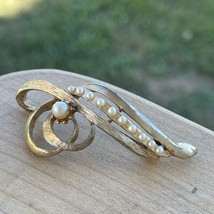 Vintage Brooch Pin Gold-Tone Faux-Pearls - $221.14 MXN