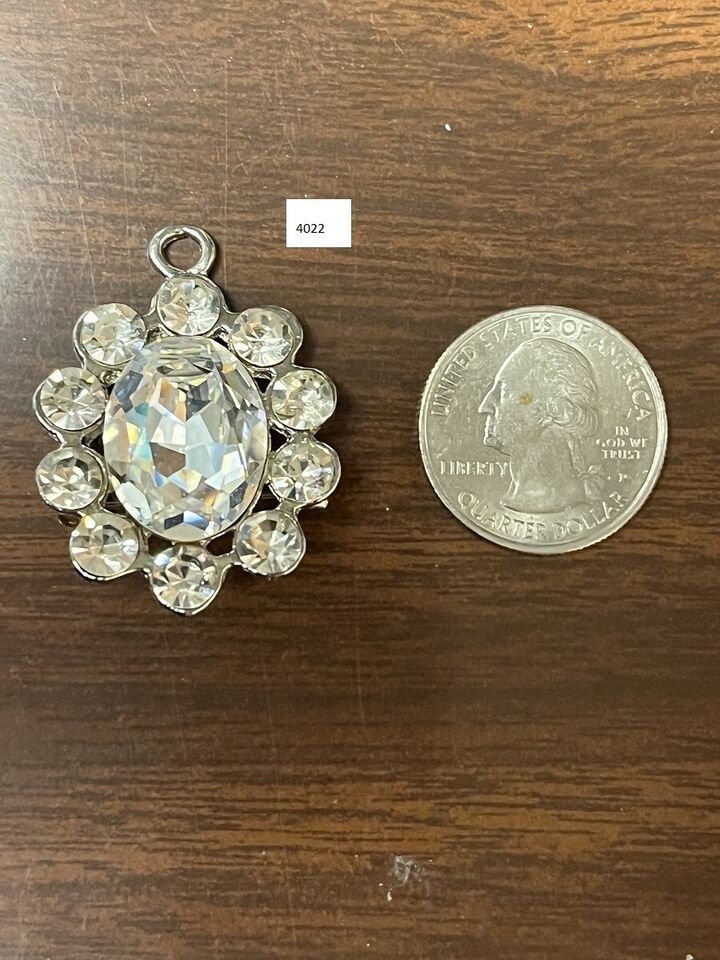 VTG JEWELRY PIN OR PENDANT RHINESTONE OVAL 1  1/2&quot; X 1  3/4&quot; CNTR 1&quot; X 1... - $2.00
