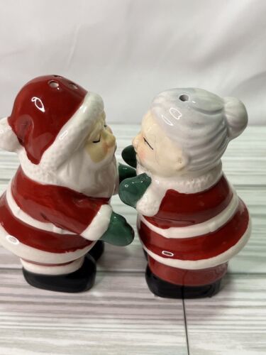 Primary image for Christmas Salt/Pepper Shakers Kissing Santa Claus & Mrs Claus Ceramic 4in Tall