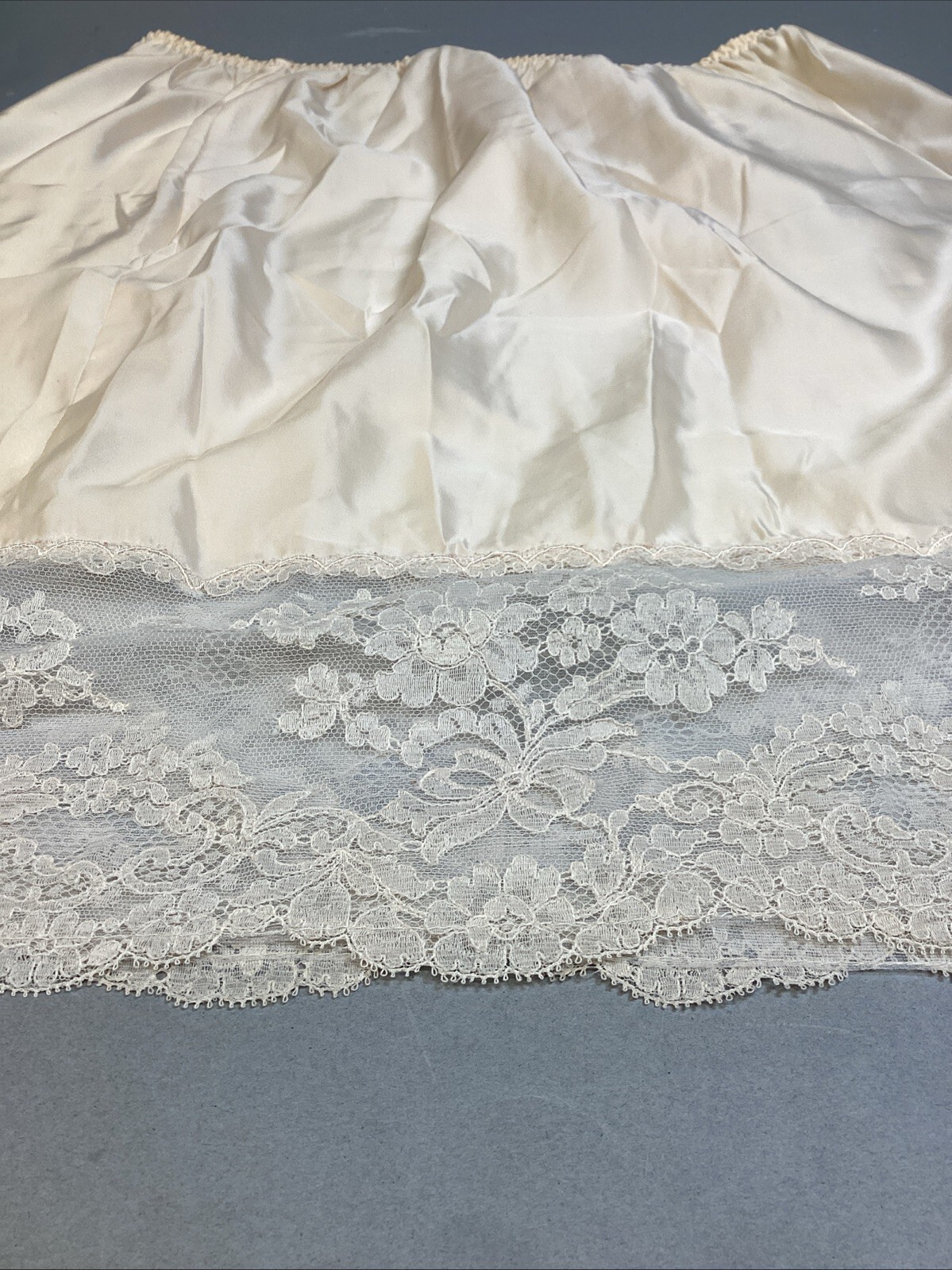 Vintage Light Peach Half Slip With Floral Lace - Medium Item image 7