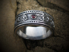 Haunted ring Solomon Hessa Hibah djinn of DESTINY OMNIPOTENT powers of MAGICK - $160.00