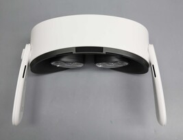 Meta Oculus Quest 3S 256GB VR Headset Only - White image 8