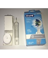 Oral-B Vitality 3710 Electric Toothbrush Handle &amp; Charging Base 3757 - $546.65 MXN