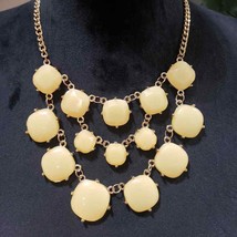 Women&#39;s Fashion Gold Tone Chain Chunky Beige Gemstones Statement Necklace - $506.81 MXN