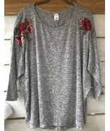 Ultra Teeze Wm. Sz 2X  Embroidered Roses embellished Sweater Top Gray 3/... - £11.55 GBP