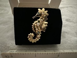 NIB Stunning Avon Seahorse Elegant Sealife Pin Brooch Pearls Crystal RS ... - $9.49