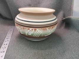 Lge. Vintage Ute Mountain Indian Tribe Handmade Pottery Bowl Vase Signed L.POSEY - £36.75 GBP