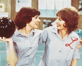 Laverne &amp; Shirley 16X20 Canvas Giclee - £55.94 GBP