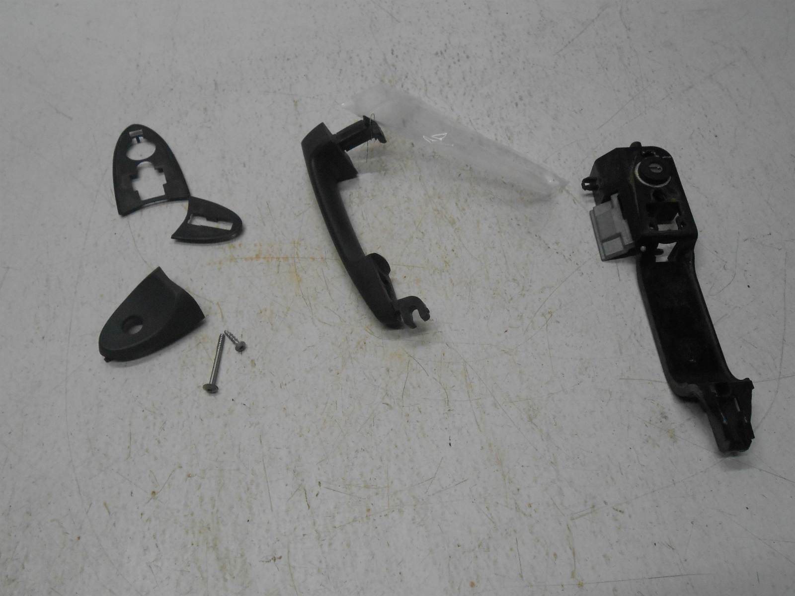 2006 ford escape EXTERIOR DOOR HANDLE FRONT LEFT DRIVER - $24.99
