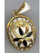 Russe Faux Pendentif de Noir, Blanc et Or W/Elaberate Design Avec Cristaux - $74.38 CAD