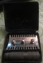 Vintage German Safety Razor in case Theodor Lohrber Offenbach A/M - $18.53