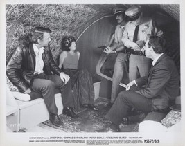 Steelyard Blues original 8x10 photo Donald Sutherland Jane Fonda cops point gun - $19.99