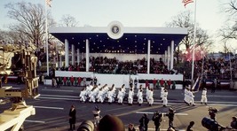 Presidential reviewing stand during 1989 Bush Inaugural Parade Photo Print - £7.04 GBP+