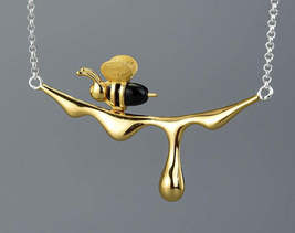 18K Gold Bee And Dripping Honey Pendant Necklace | Honey Bee Pendant | Gold Bee  - £27.93 GBP