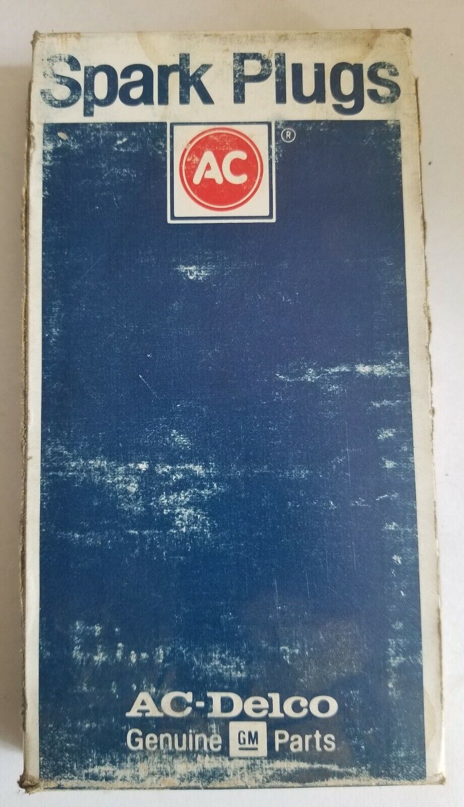 One(1) Vintage Box of Eight(8) NOS AC-Delco Spark Plugs R42CLTS6 5613819