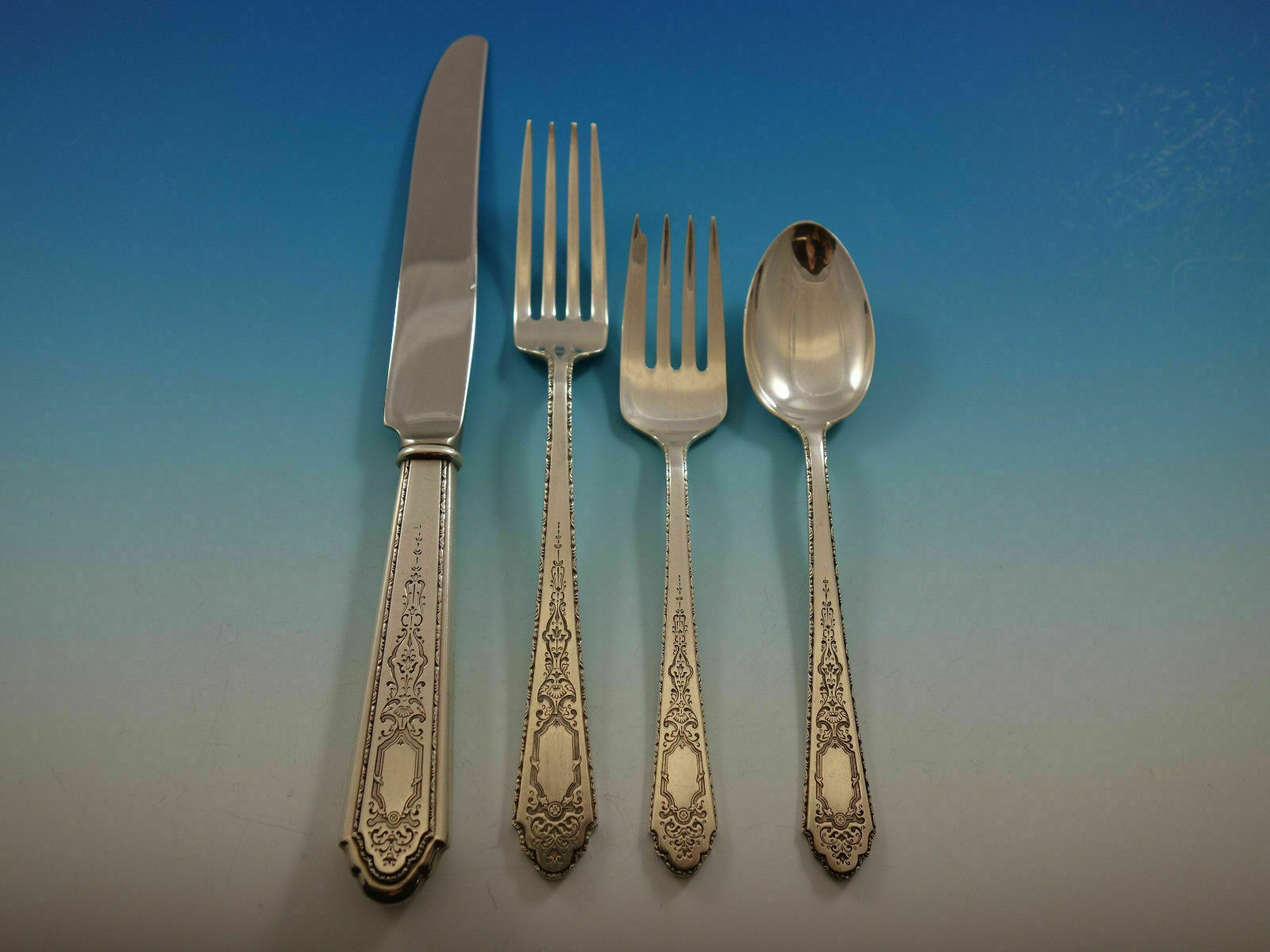 An item in the Antiques category: Mary II by Lunt Sterling Silver Dinner Size Place Setting(s) 4pc