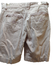 Gloria Vanderbilt women 8 pink Bermuda denim shorts stitched flower pockets - $16.82