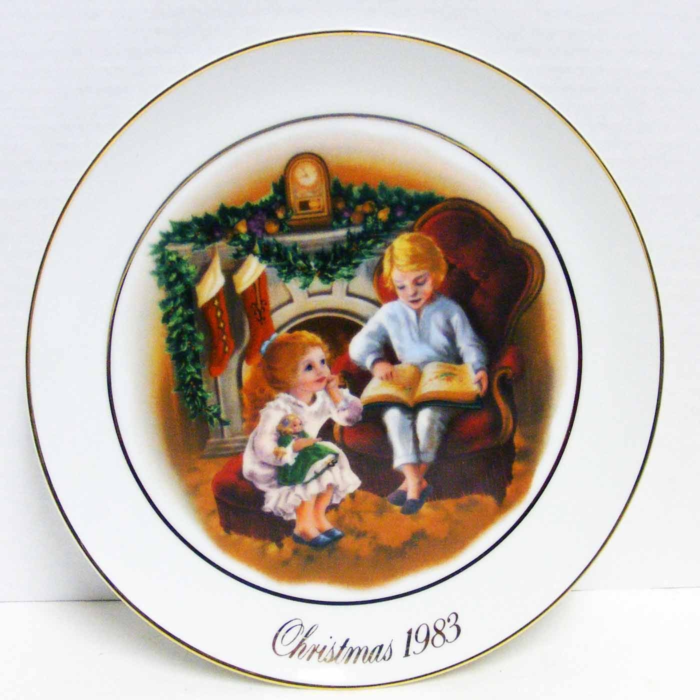 CHRISTMAS MEMORIES - 9" Vintage 1983 Holiday Plate by Avon - $14.99
