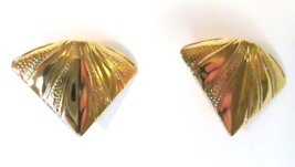 Vintage Signed AVON Clip-on Earrings,1986 &quot;Golden Rays&quot; Textured Fans w Box - £6.41 GBP
