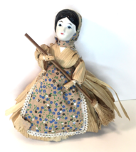 Vintage Folk Art Corn Husk Doll 6&quot; Holding Broom Sweeping - £11.98 GBP