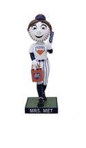 New York Mets Mrs Met Gives Back Bobblehead SGA 8/13/25 2025 NY Giveaway - $1,300.64 MXN