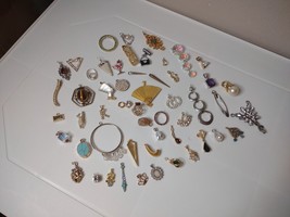 Lot Of Over 50 Pretty Pendants And Charms - £39.91 GBP
