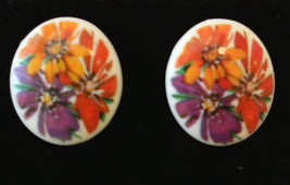 Avon Pierced EARRINGS BOLD FLORAL PATTERN PLASTIC Button RETRO Style VTG - $298.58 MXN