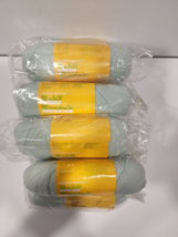 New VTG Columbia Minerva Baby Green Yarn Lot of  9 skeins 1 oz Each Baby Nantuck - £30.96 GBP