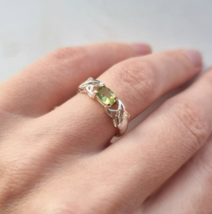 HAN THAILAND VINTAGE 925 STERLING SILVER OVAL 6x4 mm. PERIDOT BAND RING ... - $613.64 MXN