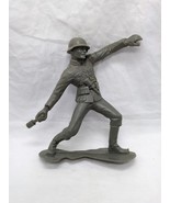 Vintage 1960s Unbranded German Solider Tossing A Grenade Plastic Toy Sol... - $27.15 CAD