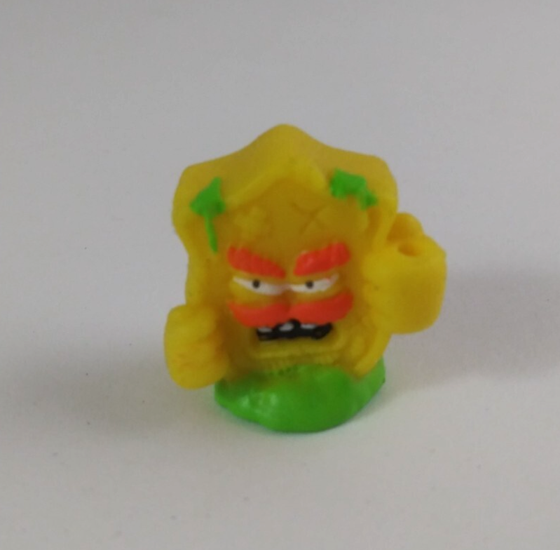 Grossery Gang Series 5 Time Wars Medieval Muck Shoddy Shield - $4.94
