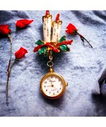 Beautiful vintage Christmas themed nurses brooch watch - €39,54 EUR