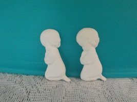 P1 - 2 Praying Girls Magnets Bisque Ready-to-Paint, Unpainted, You Paint* - €1,74 EUR