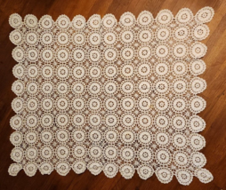 VTG Hand Crochet Ivory Lace Tablecloth Coverlet Country Cottage Farmhouse Décor - £47.30 GBP