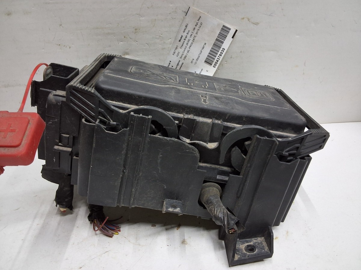 16 Chevrolet Malibu engine fuse box assembly OEM - $98.99