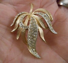 Stunning Vintage Estate Gold Tone And Stoned Leaf Brooch - £7.84 GBP