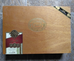 Flor De Tabaco Padilla Connecticut Wooden Cigar Box 8 3/4 x 6 x 2 - Fast... - $12.25