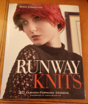 Runway Knits 30 Fashion Designs Berta Karapetyan HCwDJ stated 1st Ed Ful... - €6,77 EUR