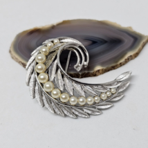 Vintage TRIFARI Silver Tone Textured Polished Faux Pearl Swirl Leaf Pin ... - £22.44 GBP
