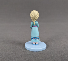 Disney Frozen Young Elsa PVC Figurine 2&quot; Cake Topper - £6.28 GBP