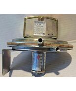 DWYER SERIES 1630 DIFFERENTIAL PRESSURE SWITCH 1638-2 NOS - $69.00