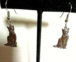 Vintage Silver Tone Sitting Cat Wire Pierced Earrings - £11.95 GBP