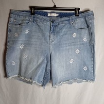 Torrid Women&#39;s Flower Print Frayed Hem Medium Wash Denim Shorts Plus Size 28 - £17.09 GBP