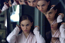 Natalie Portman Black Swan in Mirror 18x24 Poster - $23.99