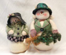 Christmas Snowman Woman &amp; Baby Figurines Xmas Decor Plays Frosty the Sno... - £28.80 GBP