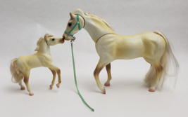 Vtg Empire Grand Champions Feed N&#39; Nuzzle White Mare &amp; Foal Horse Green Halter - £43.48 GBP