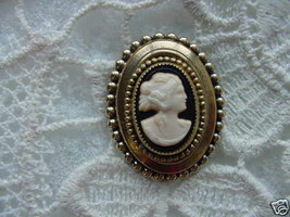 (c508) Black white Tribal Lady cameo pin pendant vintage 50&#39;s - £23.15 GBP