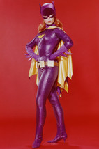 Yvonne Craig full length in Batgirl pose from cult TV series Batman 18x24 Poster - £18.94 GBP