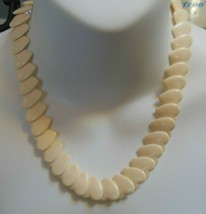 Vintage Cream Color Plastic Heart Necklace - £18.13 GBP