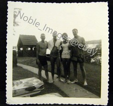 1955 High School Guys &amp; Girl Day at the Beach B&amp;W Photo Snapshot - £3.12 GBP